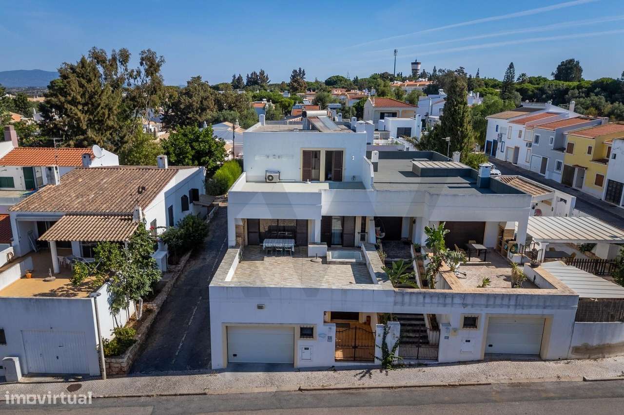 Excelente Moradia T4 com 438 m2 de Área de Construção em Alvor – Urb.-12