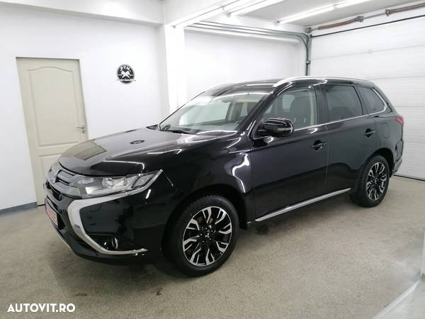 Mitsubishi Outlander 2.0 4WD Plug-In Hybrid Top - 1