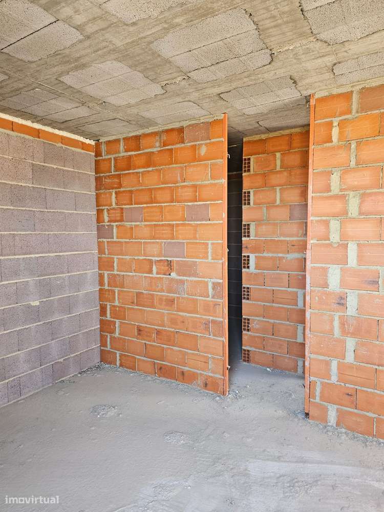 Apartamento T2 novo com piscina e garagem-20