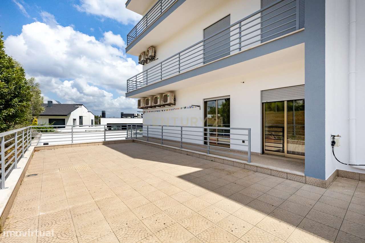 Apartamento T3 de Excelência com Terraço, Garagem Box, no Louriçal - P-33