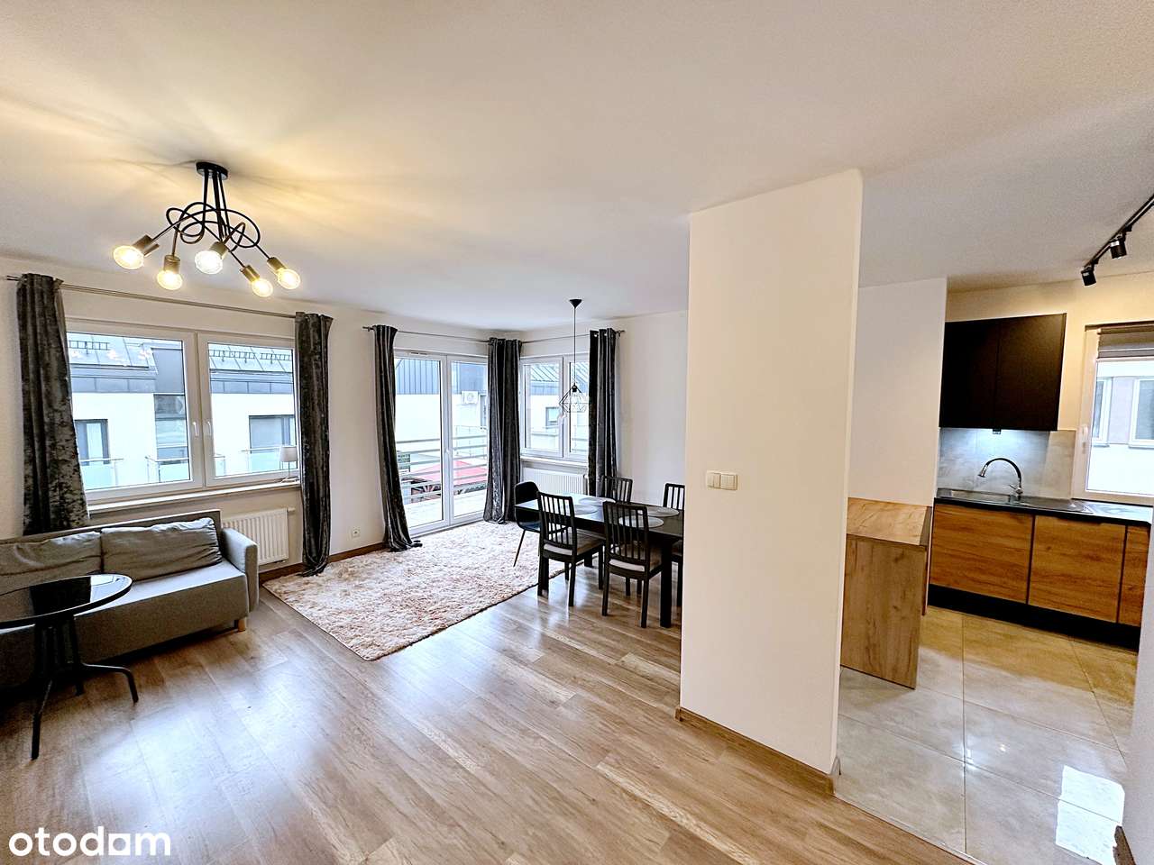 Dwupoziomowe mieszkanie z kominkiem - Pełny obrazek: 2/17