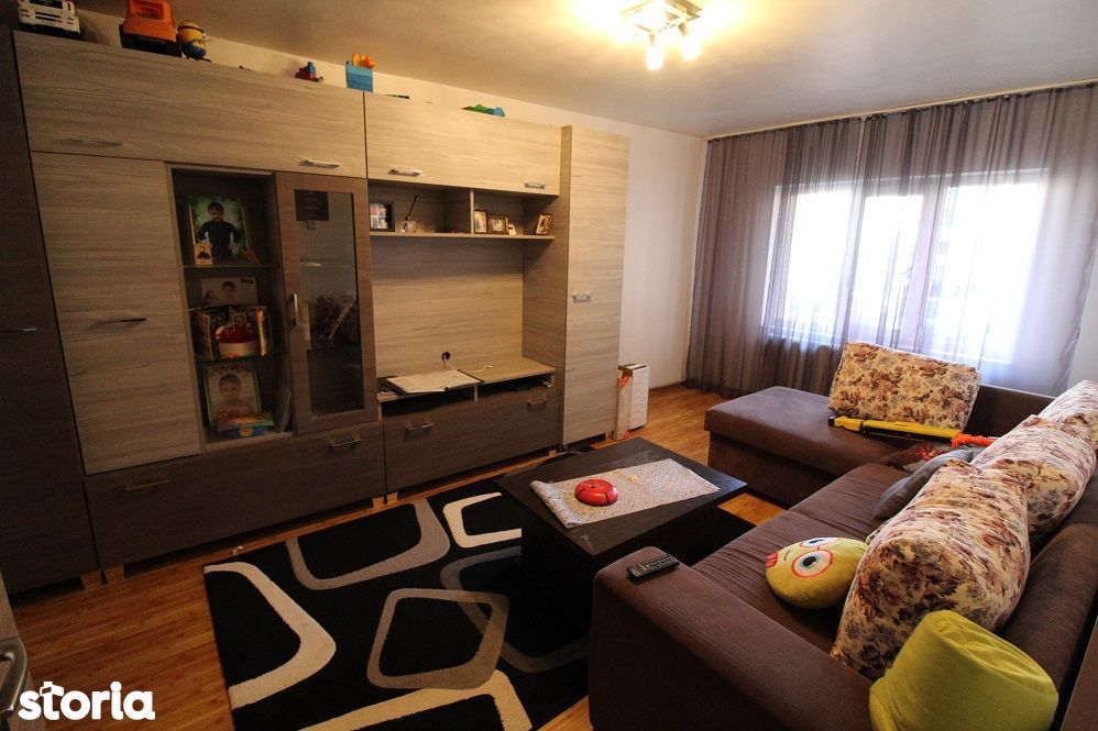 Vând apartament 3 camere în Hunedoara, M5/1-Zambilelor, parter înalt