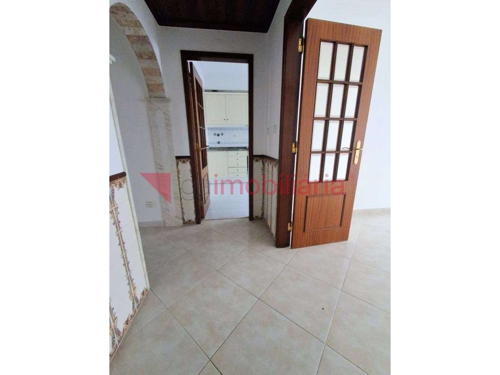 Apartamento T2+2 em Paredes, Alenquer-24