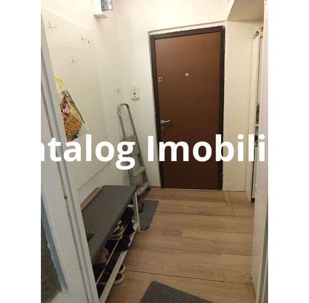 Apartament 3 camere - Decomandat - Imagine principală: 2/7