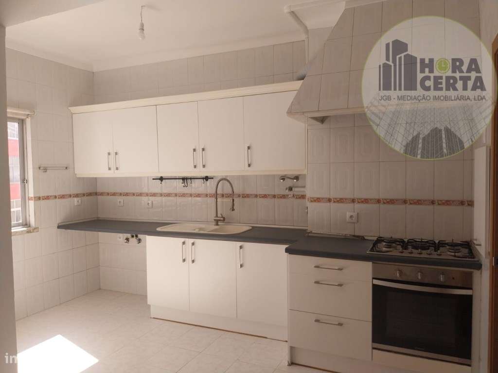 Apartamento T4 nas Mercês!-1