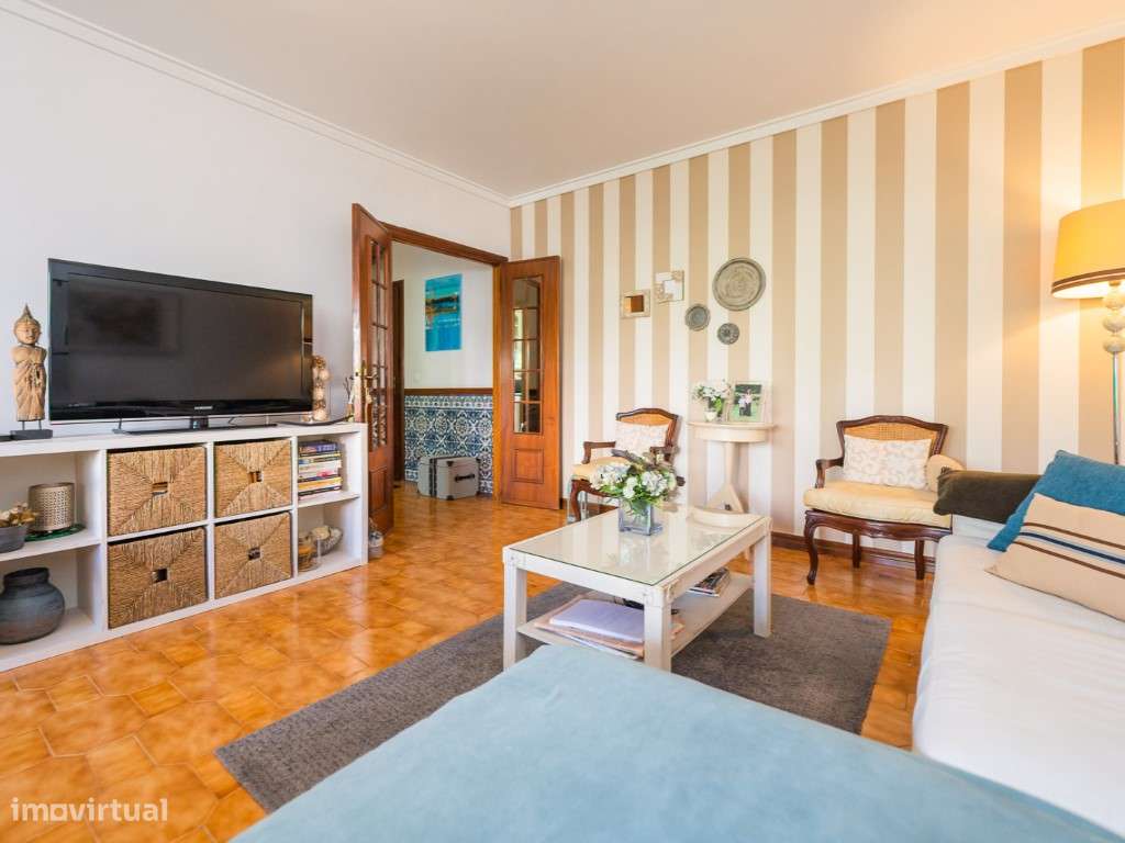 T2 Massamá junto ao Shopping - Espaço, Luz e Excelente Localização-7