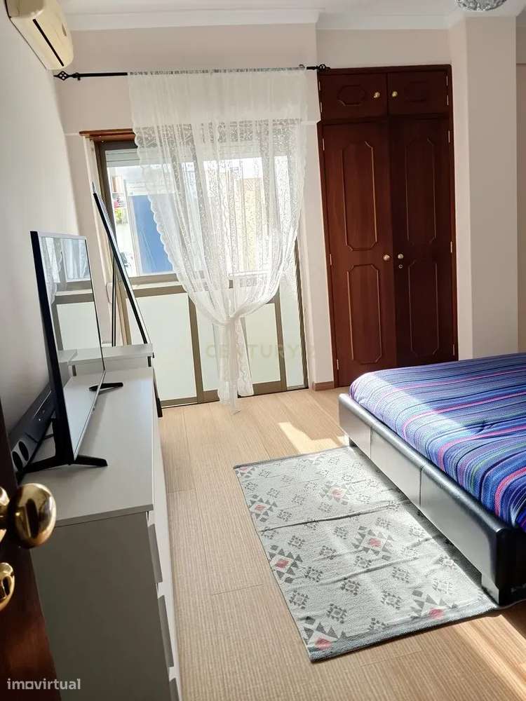 Amadora - Reboleira, apartamento T2 com 94m2, sala com lareira, 2 vara-17