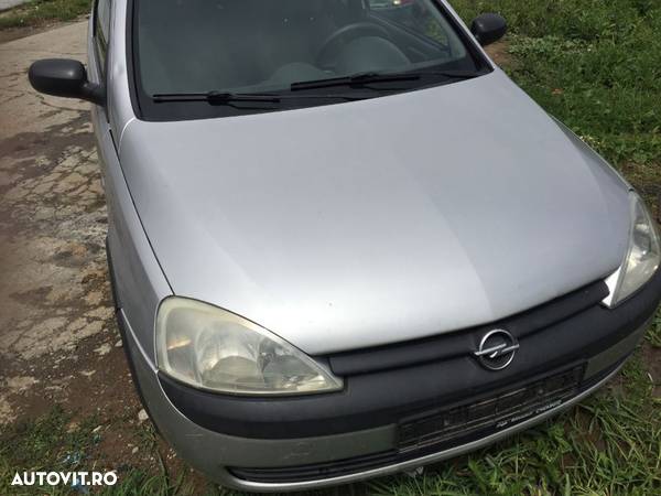 Dezmembrez Opel Corsa C 1.2 benzina - 4