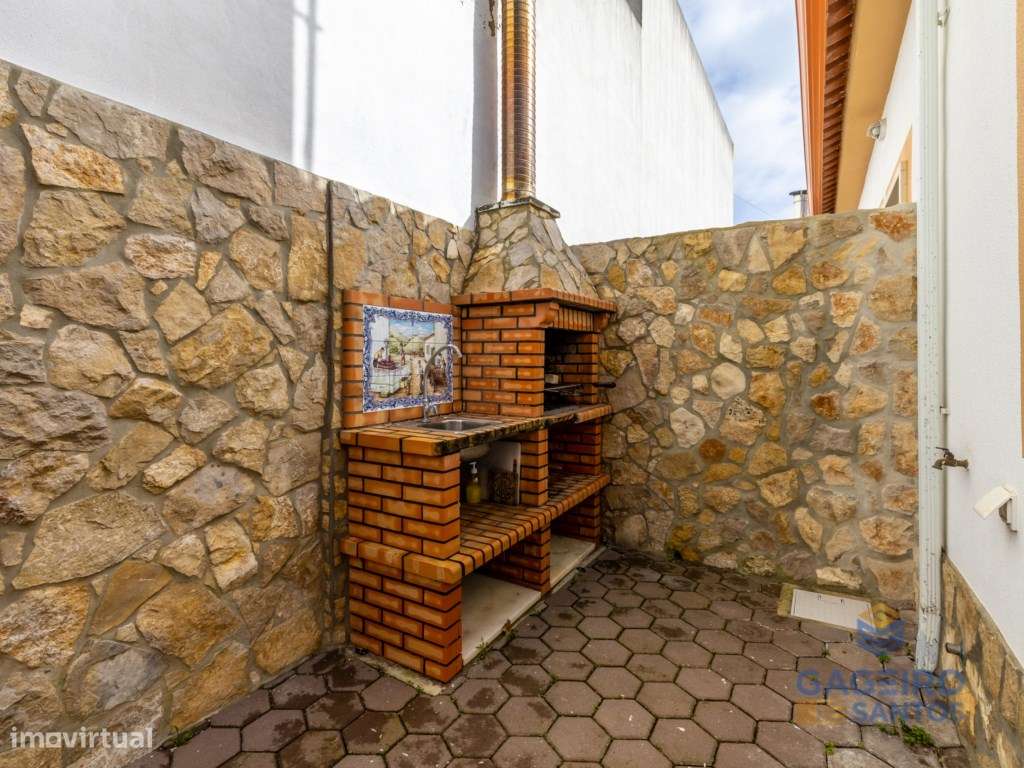 Moradia T2 + 1 com Jardim e Churrasqueira a 5 Minutos da Praia-29