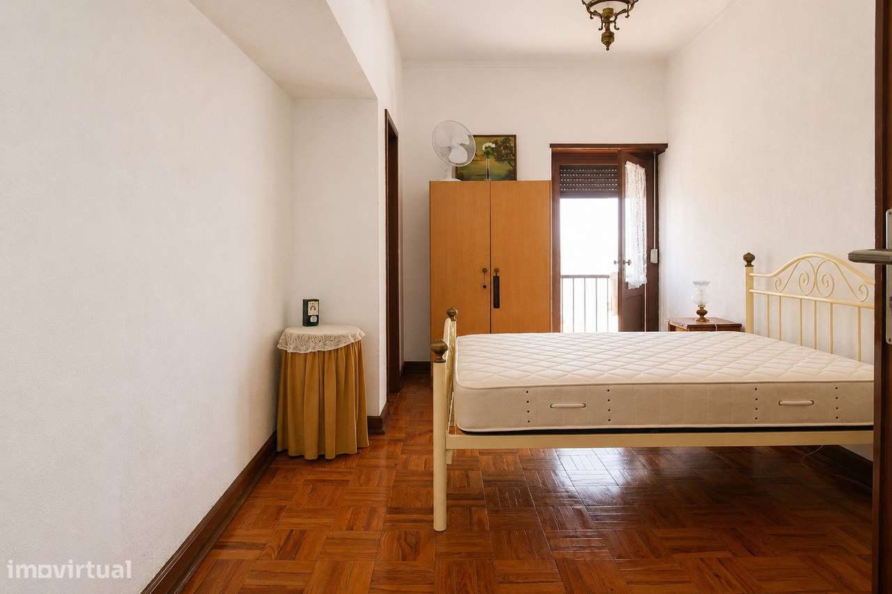 Moradia de Prestígio com T1 Independente, Terraço Panorâmico e Exce...-18