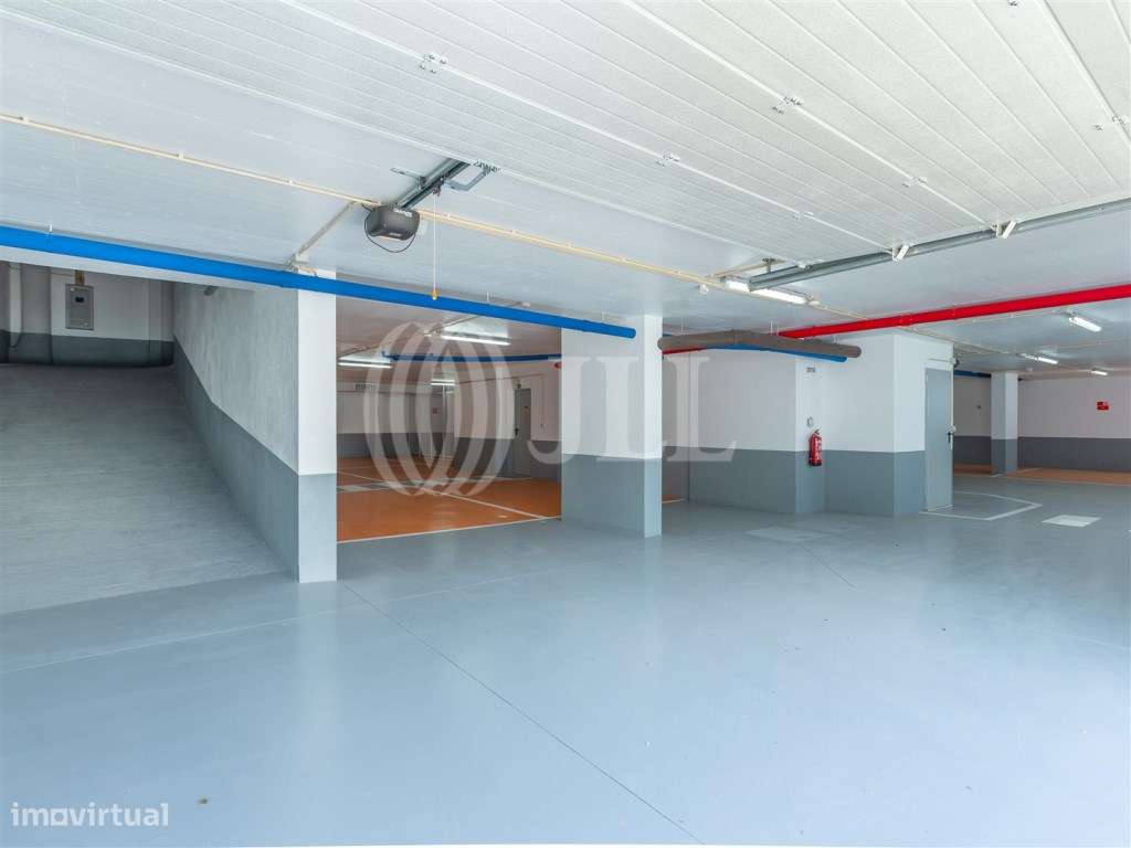 Apartamento T3 com varanda e garagem em Algés Oeiras-14