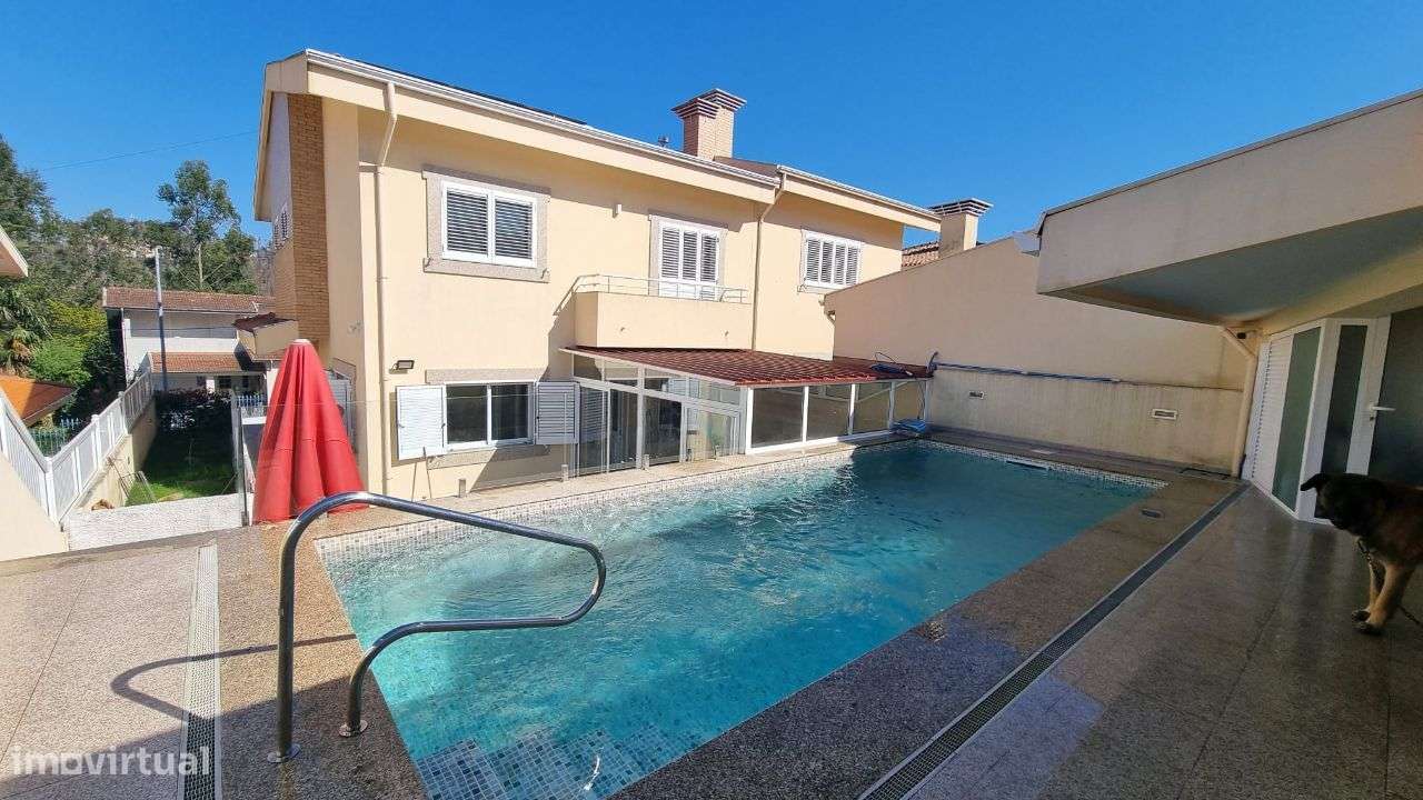 Moradia T4 - Quinta das Luzes - C/ Piscina-0