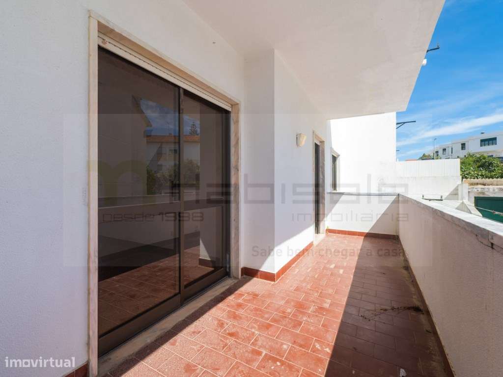 Apartamento T3 com Garagem, arrecadação e vista desafogada no Murta...-20