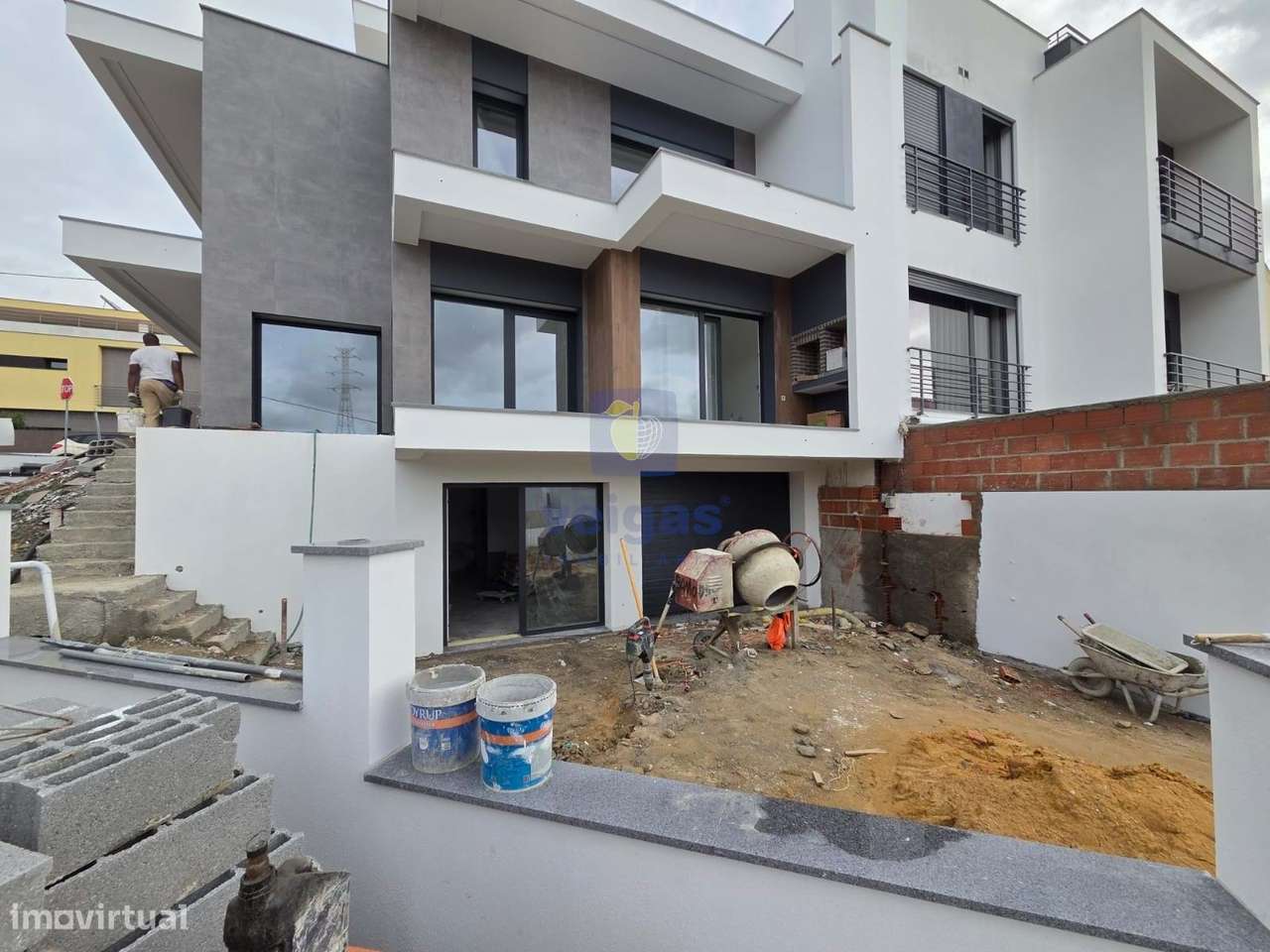 Moradia T4 C/ Piscina -  Bairro Primavera-10