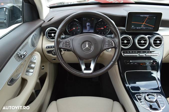 Mercedes-Benz GLC 300 4Matic 9G-TRONIC Exclusive - 24