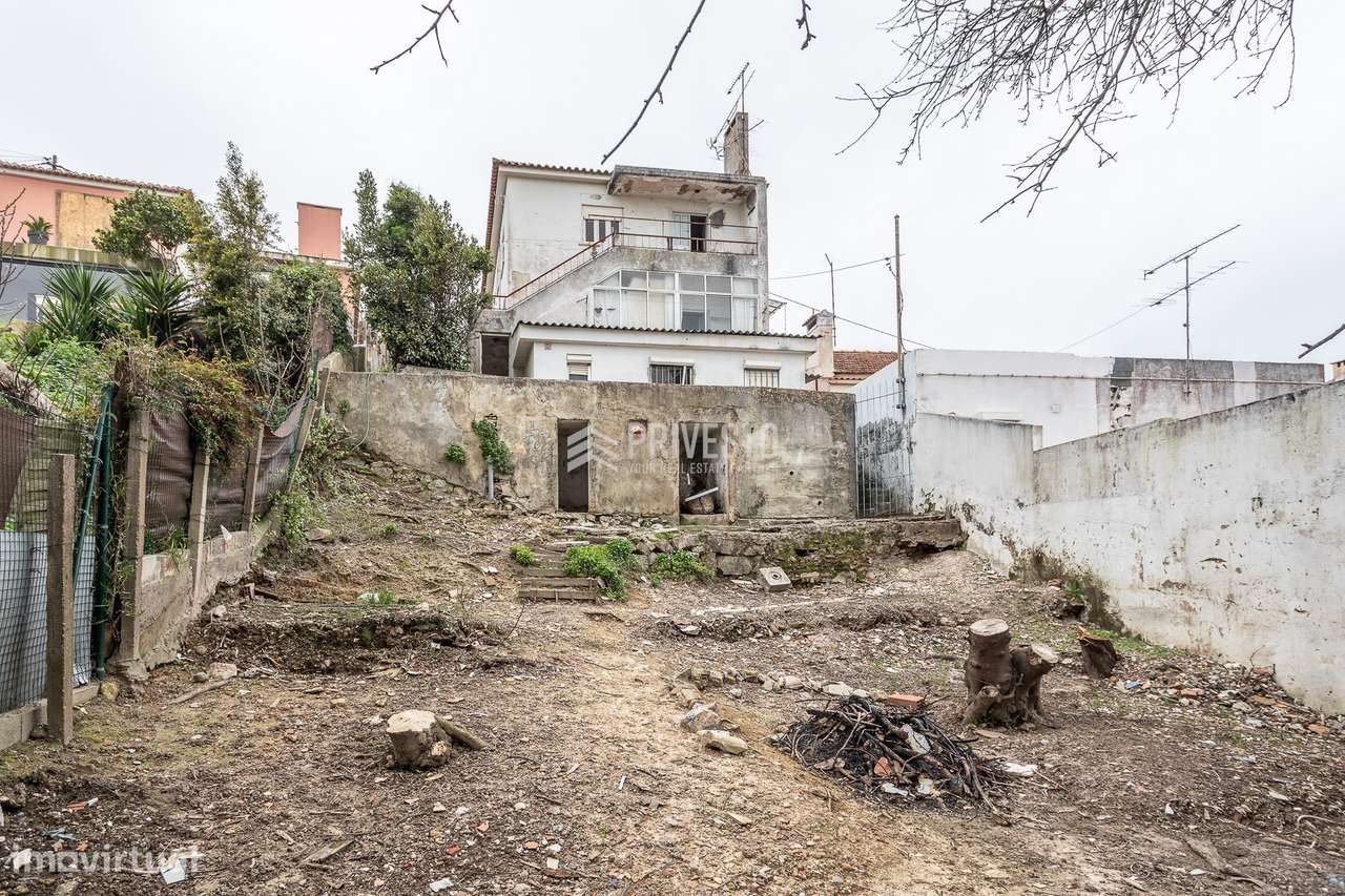 Prédio Devoluto com 3 Apartamentos | Lote 551 m² | Alcabideche-6