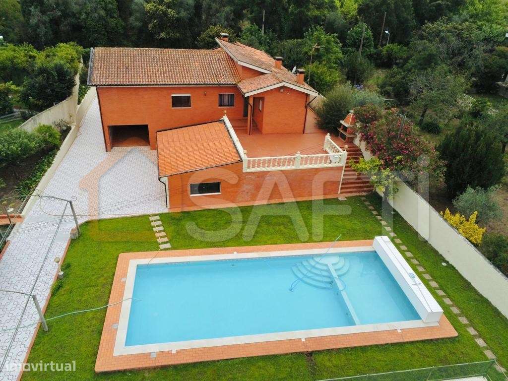 MORADIA T4 COM PISCINA E CAMPO DE TÉNIS PARA VENDA NA CURIA - Grande imagem: 4/36