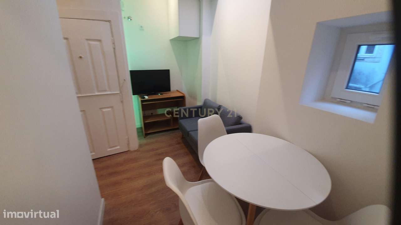 Prédio no Bairro Alto Remodelado com 3 Apartamentos e Loja, um Sonho p-7