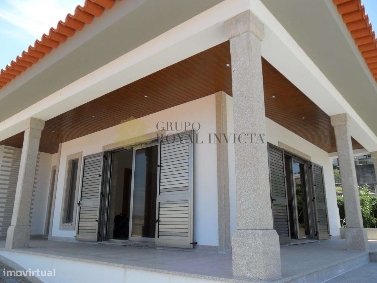 Moradia térrea V4 com piscina em Paredes - Grande imagem: 4/13