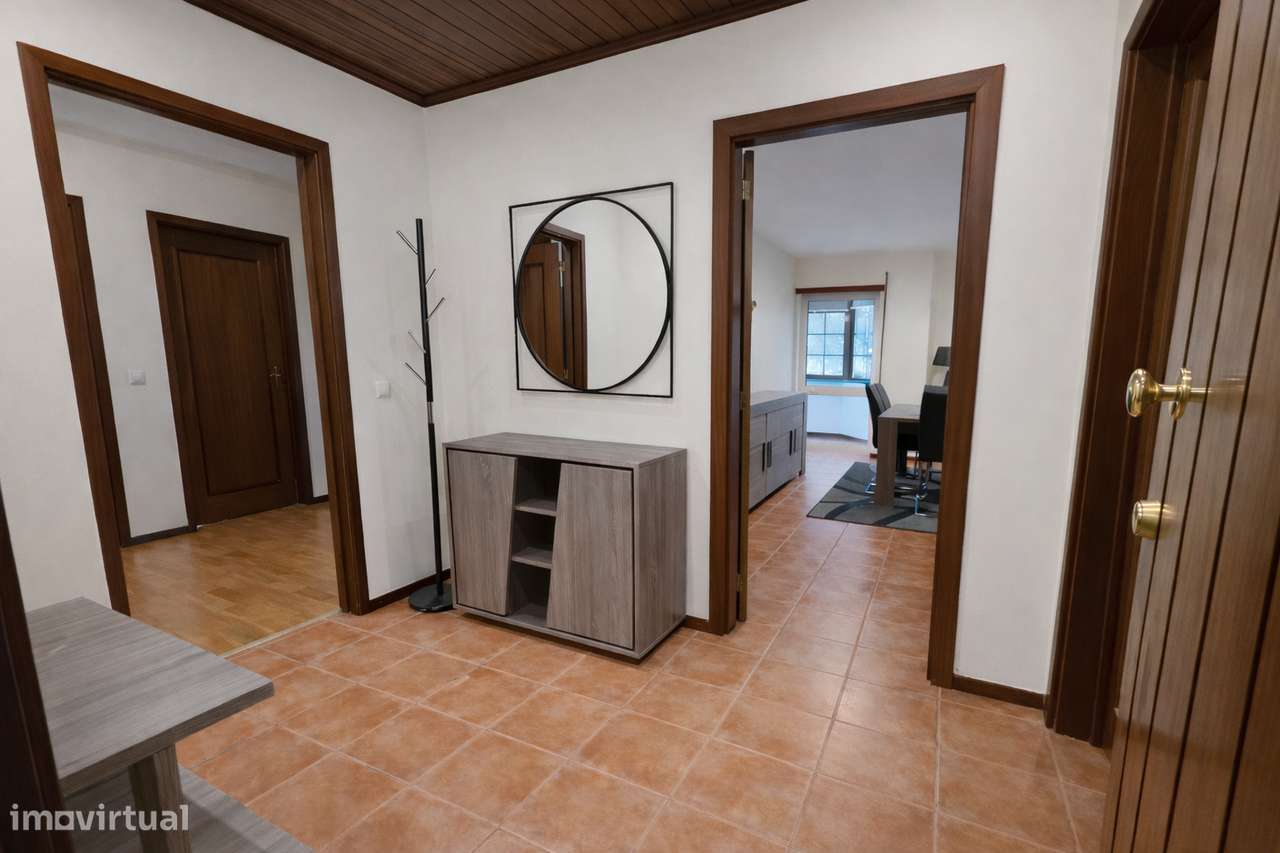 T3 com Garagem Fechada | 1.º Piso | Zona Calma | Disponível em Março - Grande imagem: 4/17