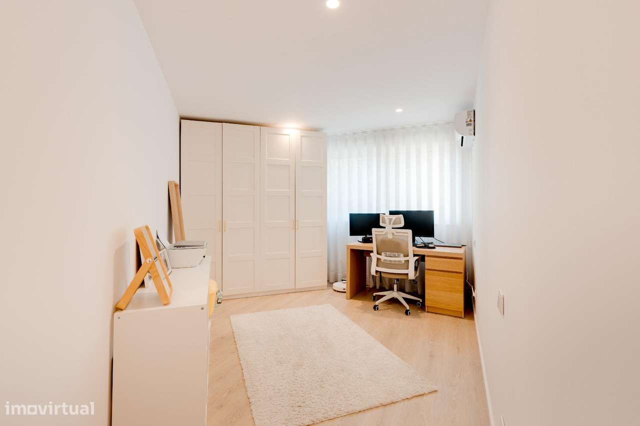 T4 com suite, elevador, garagem e Classe Energética A no centro...-13