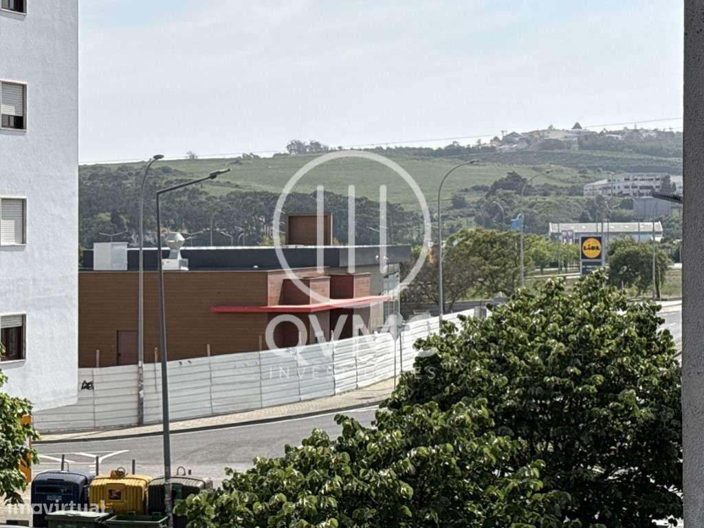 Apartamento T1 na Cavaleira com parqueamento e varanda-20