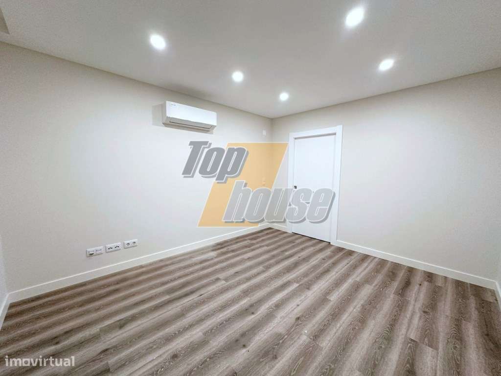 Apartamento T1 Novo a Estrear com Parqueamento - Junto à FCT NOVA-7