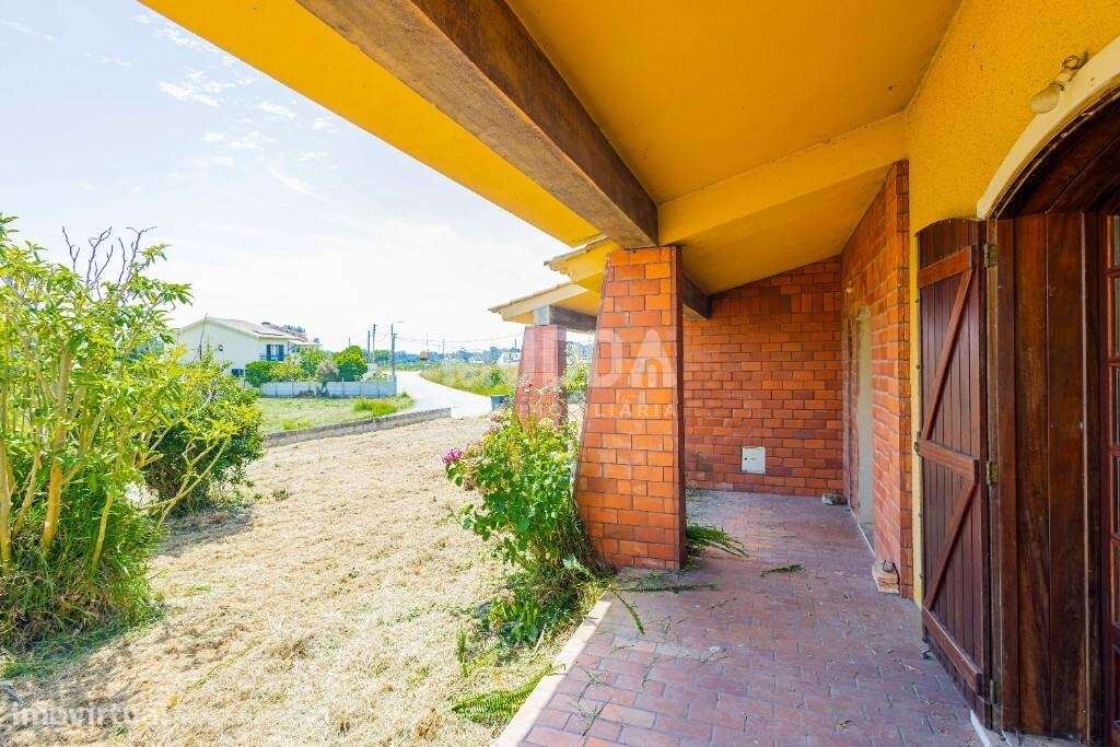 Oportunidade em Azurva – Moradia Isolada com Grande Terreno!-40