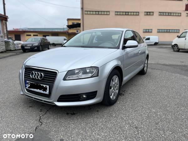 Audi A3 1.6 TDI DPF Attraction - 2