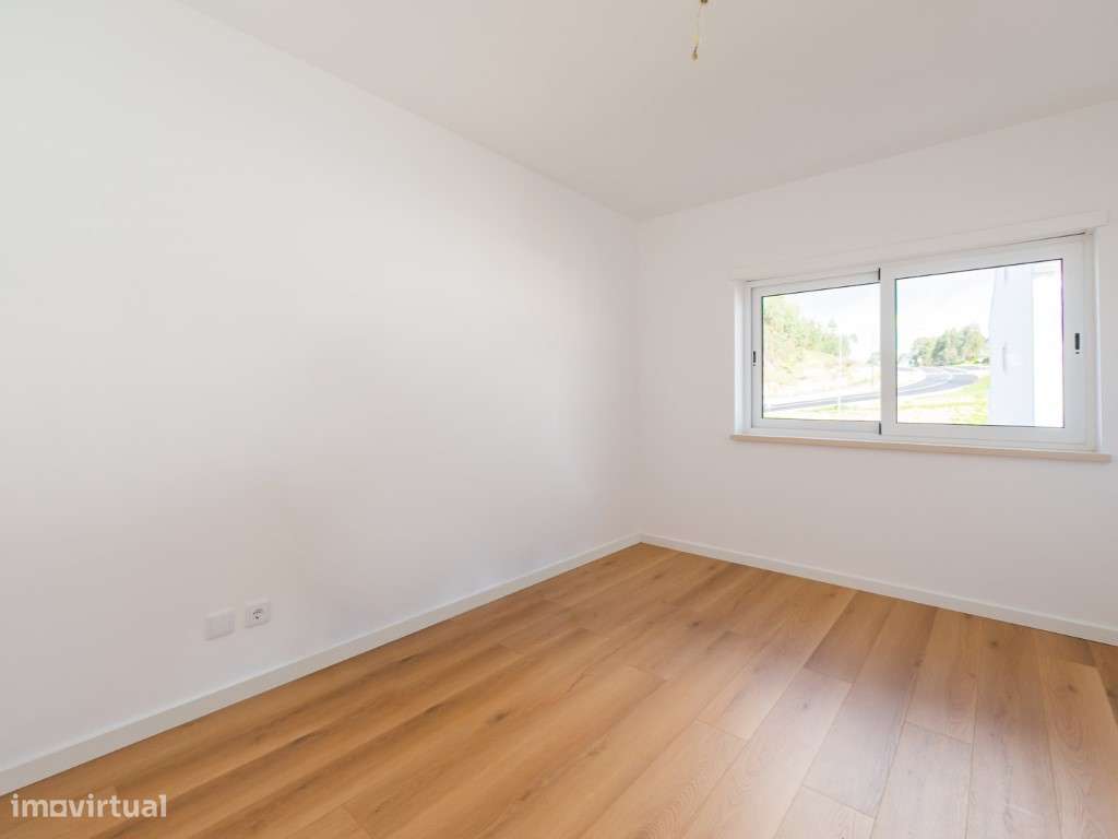 MORADIAS T2+1 e T3+1 GARAGEM E JARDIM, BELAS-28