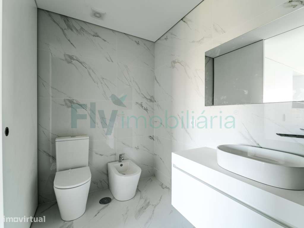 Apartamento T3 com Excelentes Áreas em Zona Central de Lousada-37