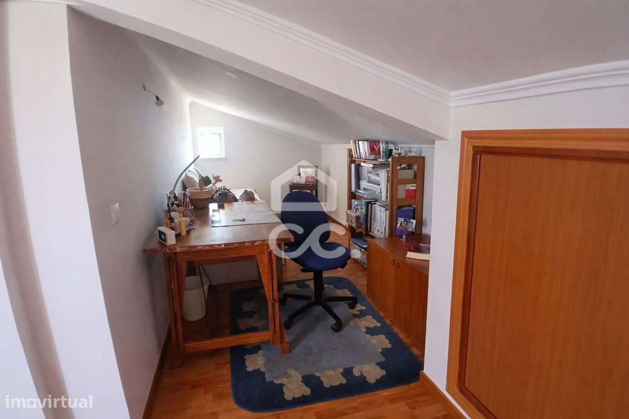 Moradia T3 com Piscina e Garagem em Azeitão-16