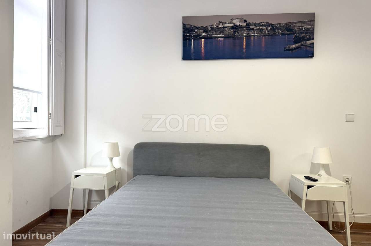 Prédio de 2 pisos com 4 T0s e logradouro, no centro de Gaia - Grande imagem: 5/37