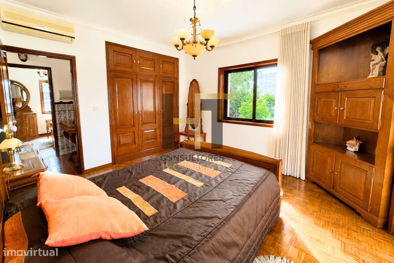 Moradia T4 em Lousada | 312m², 542m² de Terreno e Garagem para 3 Car-7