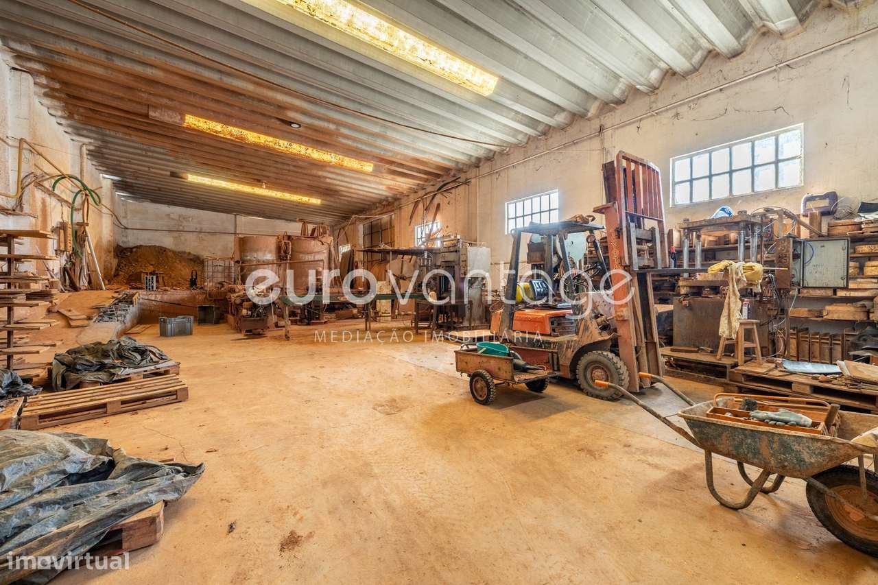 Pavilhão Industrial c/ 1.980 m² sito no Juncal-8