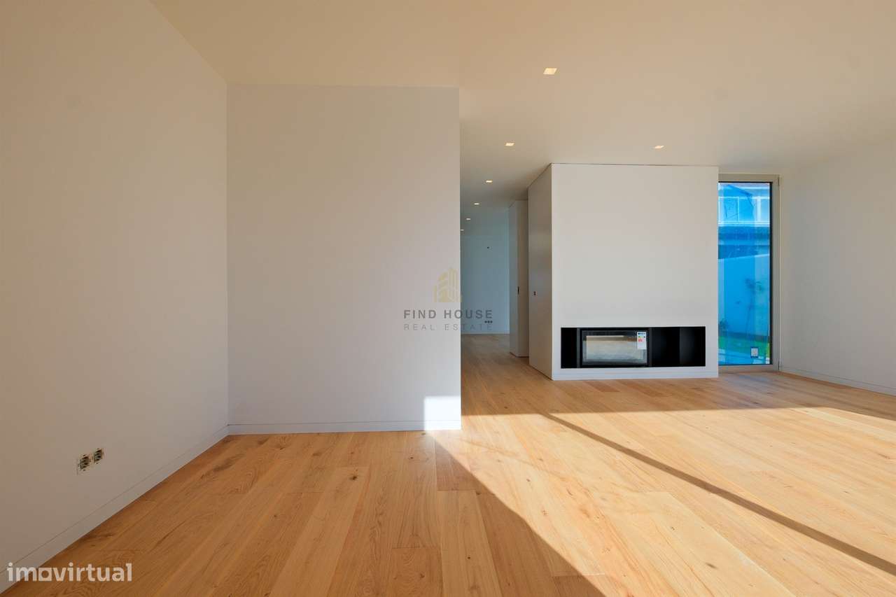 Moradia Isolada T4 com jardim e Garagem Box em Tires, São Domingos de-8