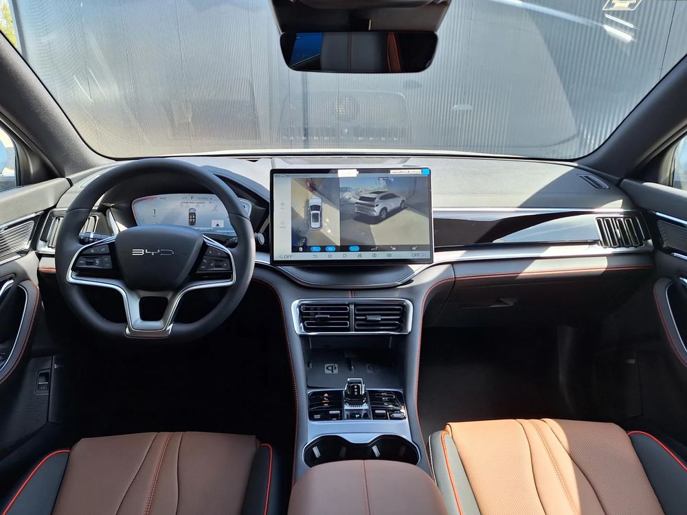 Demo / Zasięg 1080 km / Head-UP / Audio Infinity / Kamera 360