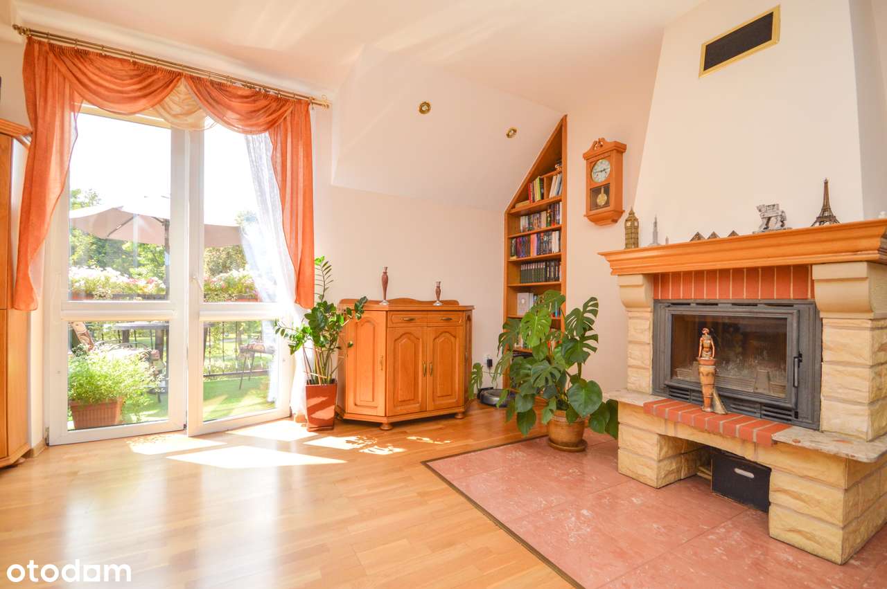 Budynek usługowo-mieszkalny przy głównej drodze krajowej nr 44-5