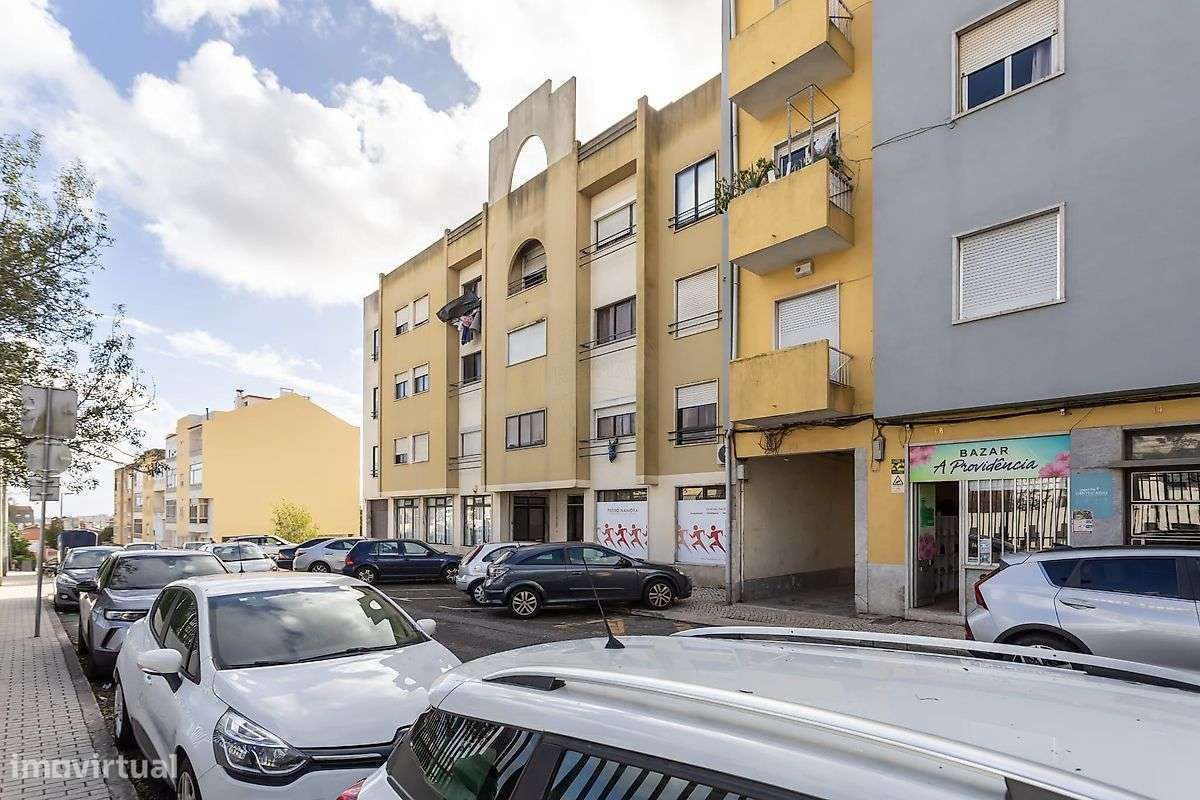 Apartamento T3 à venda em Alto da Brandoa-25