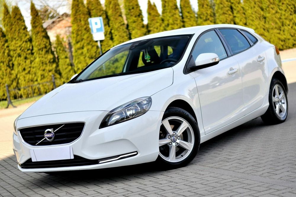 Volvo V40 II (2012-) D2 Momentum 2013