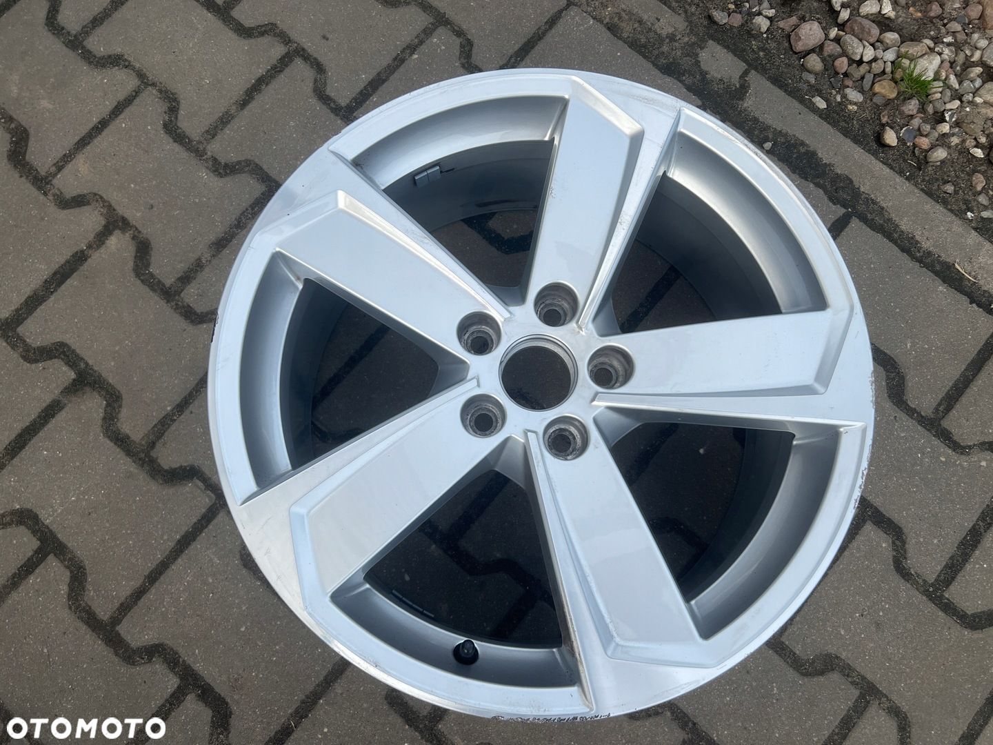 FELGA ALU AUDI 8V 8V0 A3 S3 18 ET46 ORYGINALNA - 1