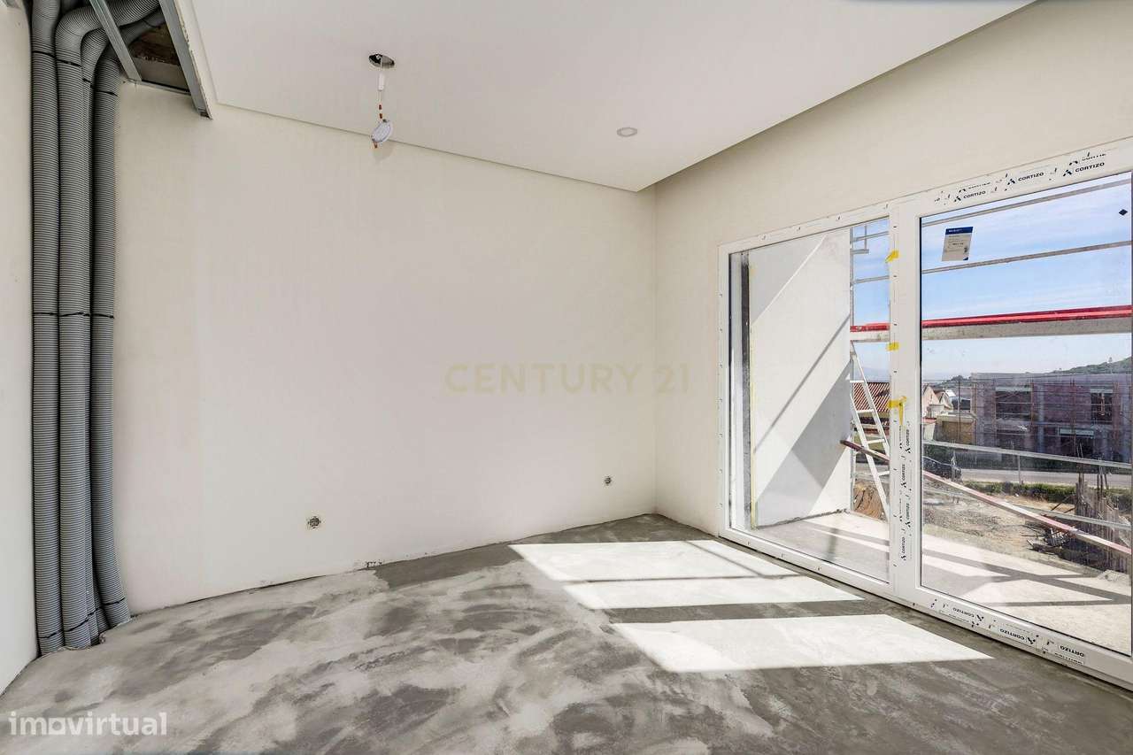 Moradia T4 com piscina em Caneças-30