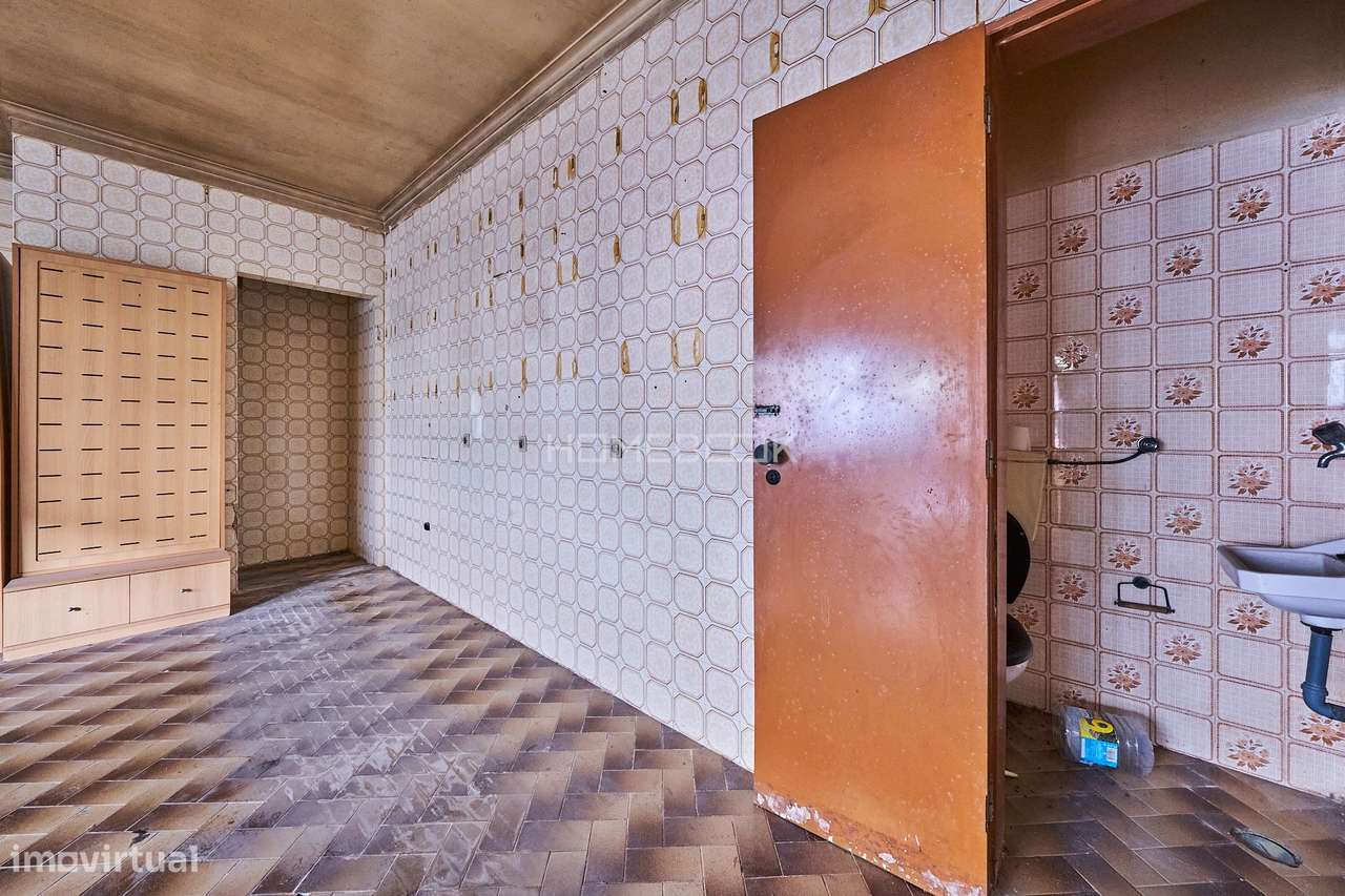 Prédio para remodelação em Casal de Cambra - Grande imagem: 5/25