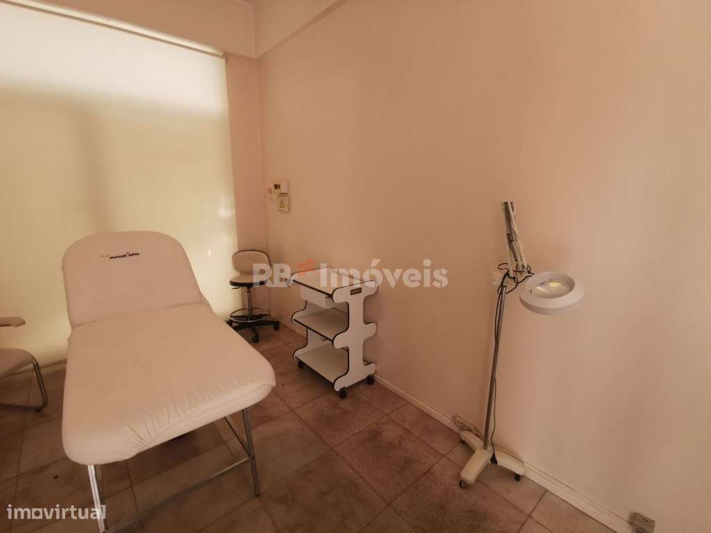 Loja inserida em centro comercial, em pleno centro da cidade do Ent... - Grande imagem: 4/7