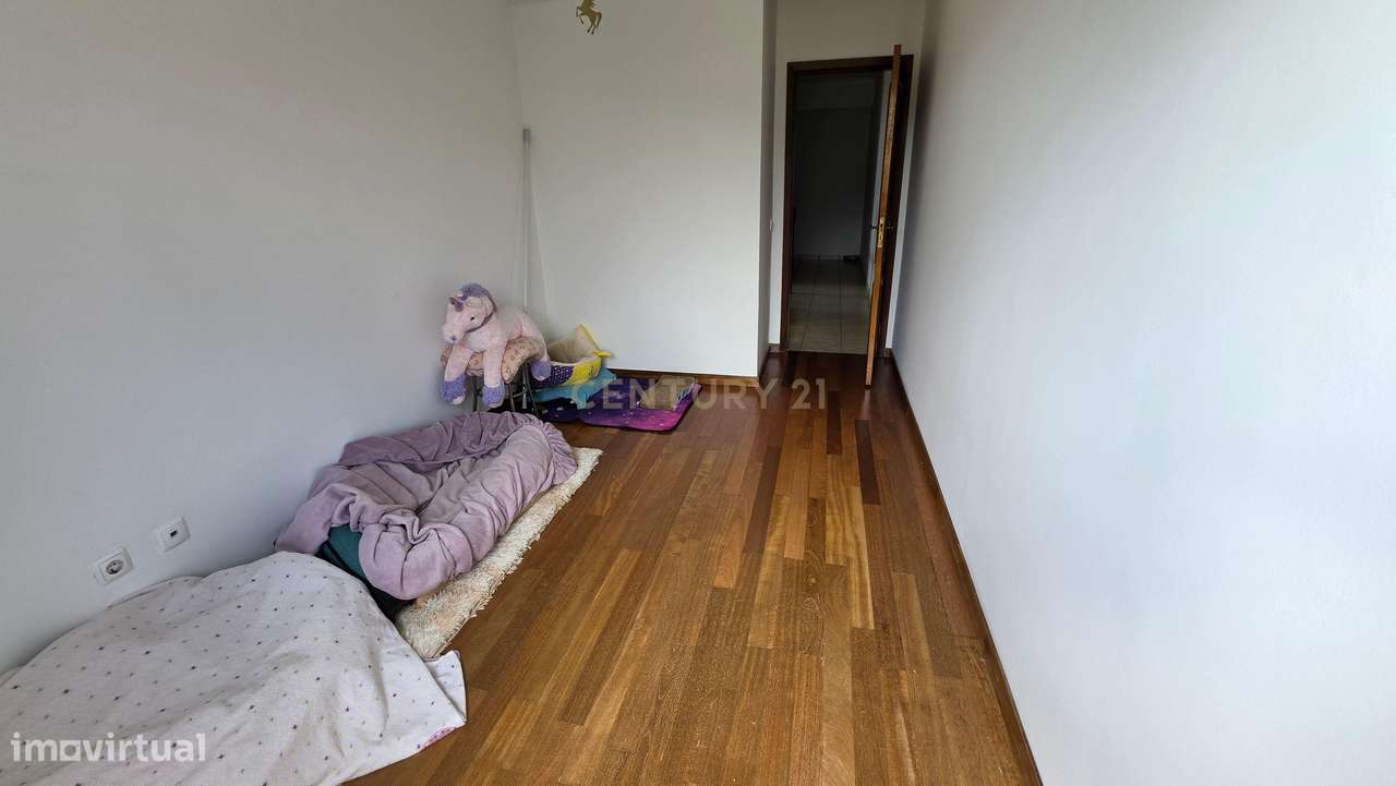 Apartamento Duplex T5 no centro de Palmela-9