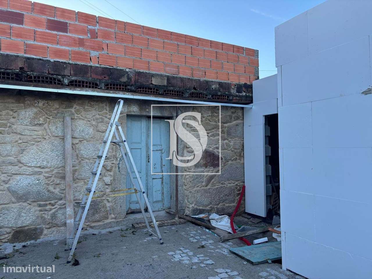 Elegância Atemporal: Moradia T3 térrea que Une o Clássico ao Moderno-28