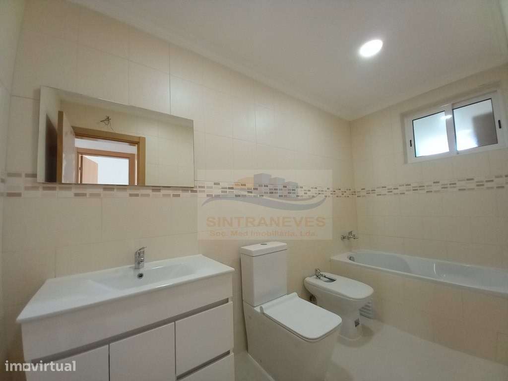 Moradia T3+T3 totalmente remodelada, com terraço, 4 casas de banho,...-22