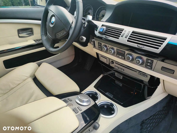 BMW Seria 7 750i - 13
