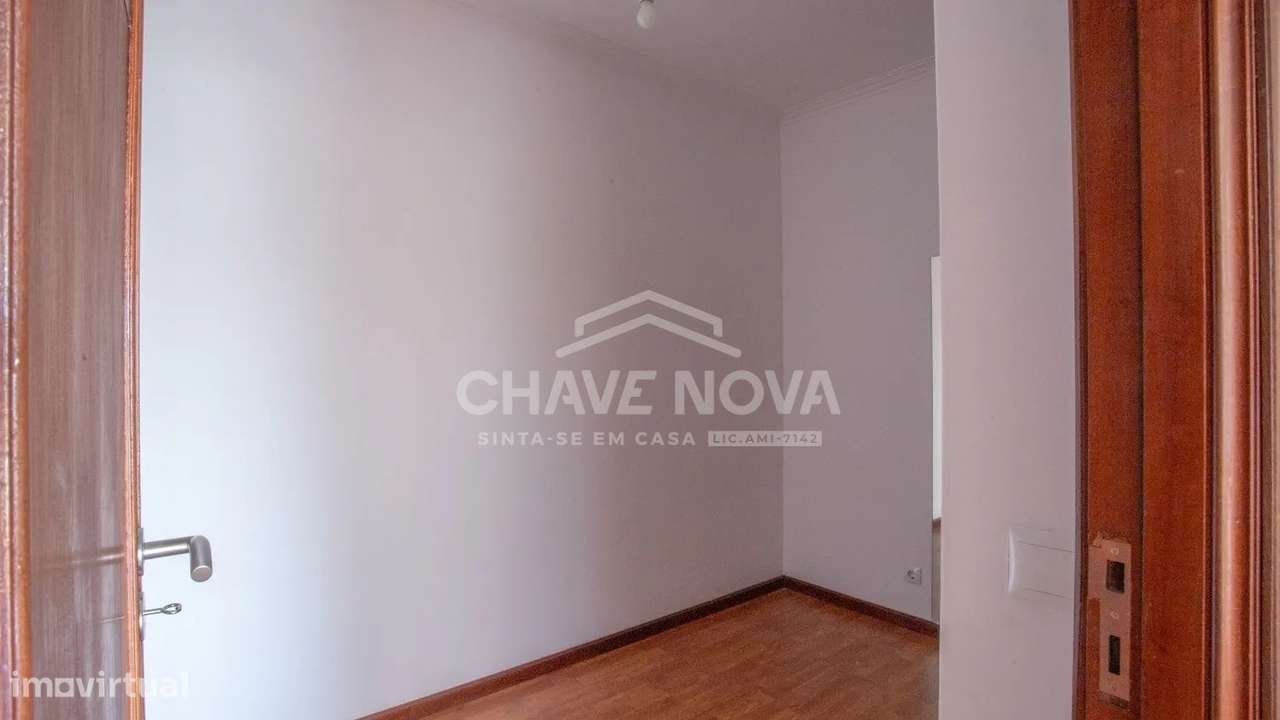 FN - T1+1 com garagem fechada | Canelas-12