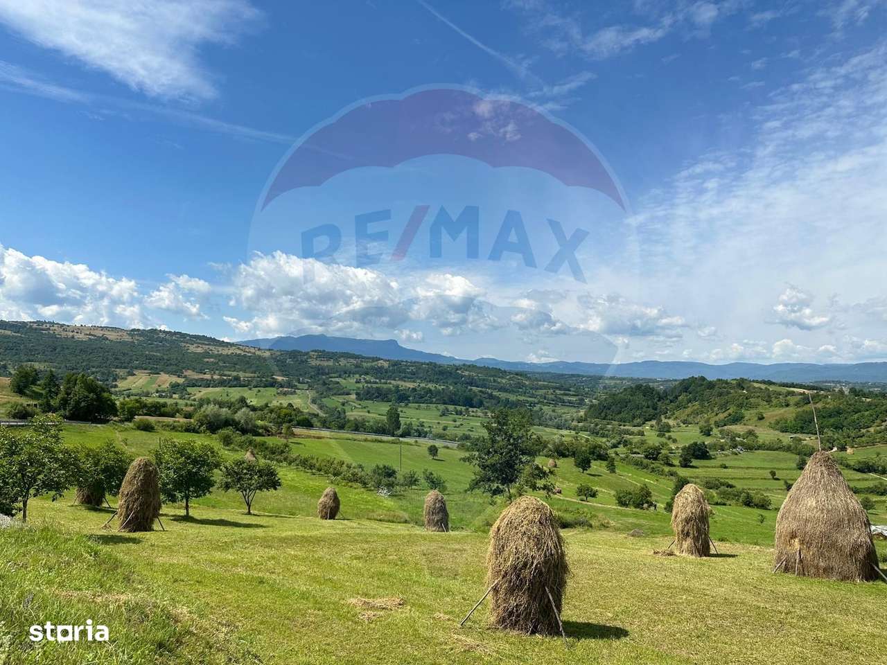 Vânzare ansamblu de 5 căsuțe tradiționale Maramureș/ Botiza-9